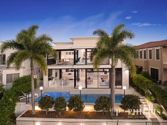 8061 Riverside Drive, Sanctuary Cove
