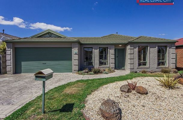 42 Reardon Crescent, Roxburgh Park