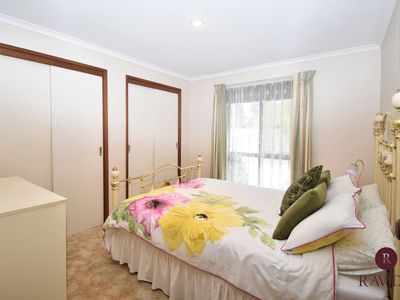 1 / 6 PELICAN COURT, Wangaratta