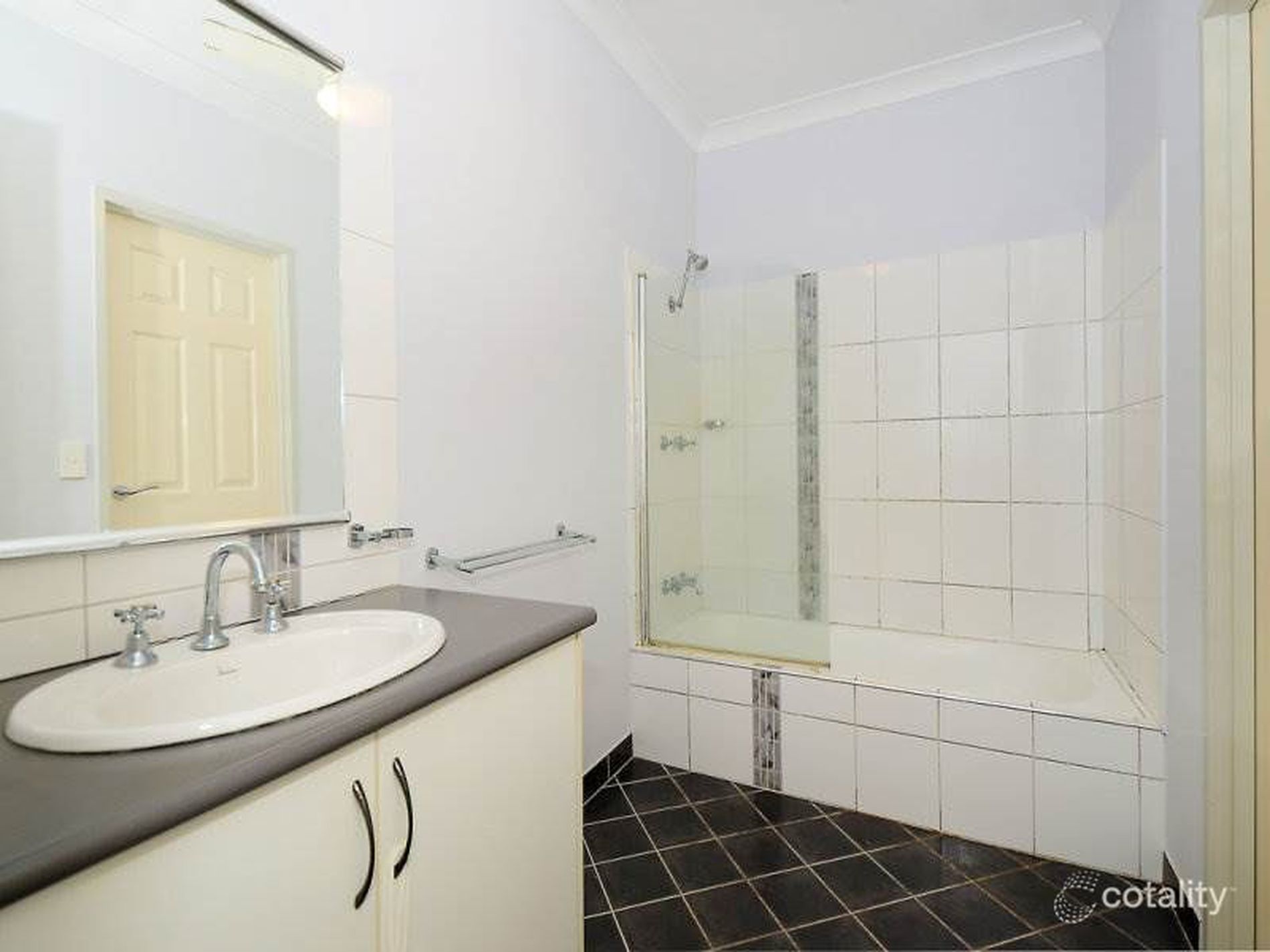 8 / 11 Sonder Crescent, Bakewell