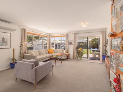 6 Laing Crescent, Heathcote Valley