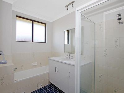 9 / 2 Hinton Street, Wollongong
