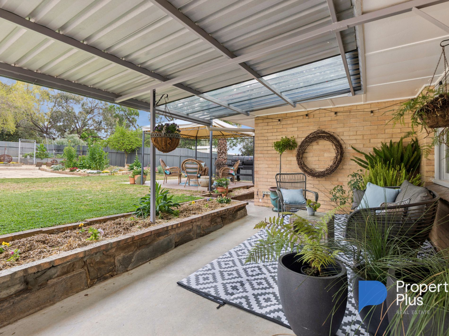8 Clifton Street, Charlton