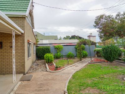 12 Railway Avenue, Horsham