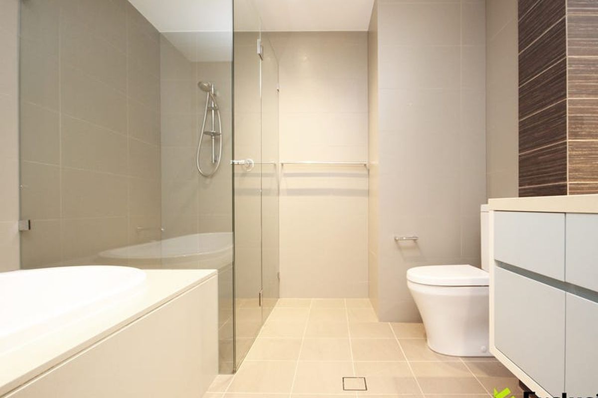 207 / 28 Peninsula Drive, Breakfast Point