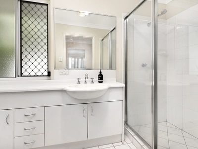 Unit 1 / 25 Miriam St, Holland Park West