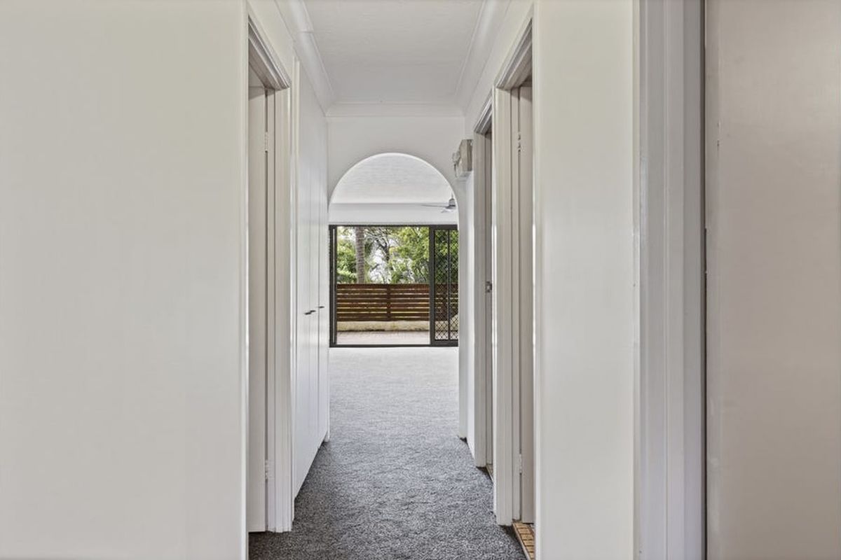 2 / 8-10 Queensland Avenue, Broadbeach