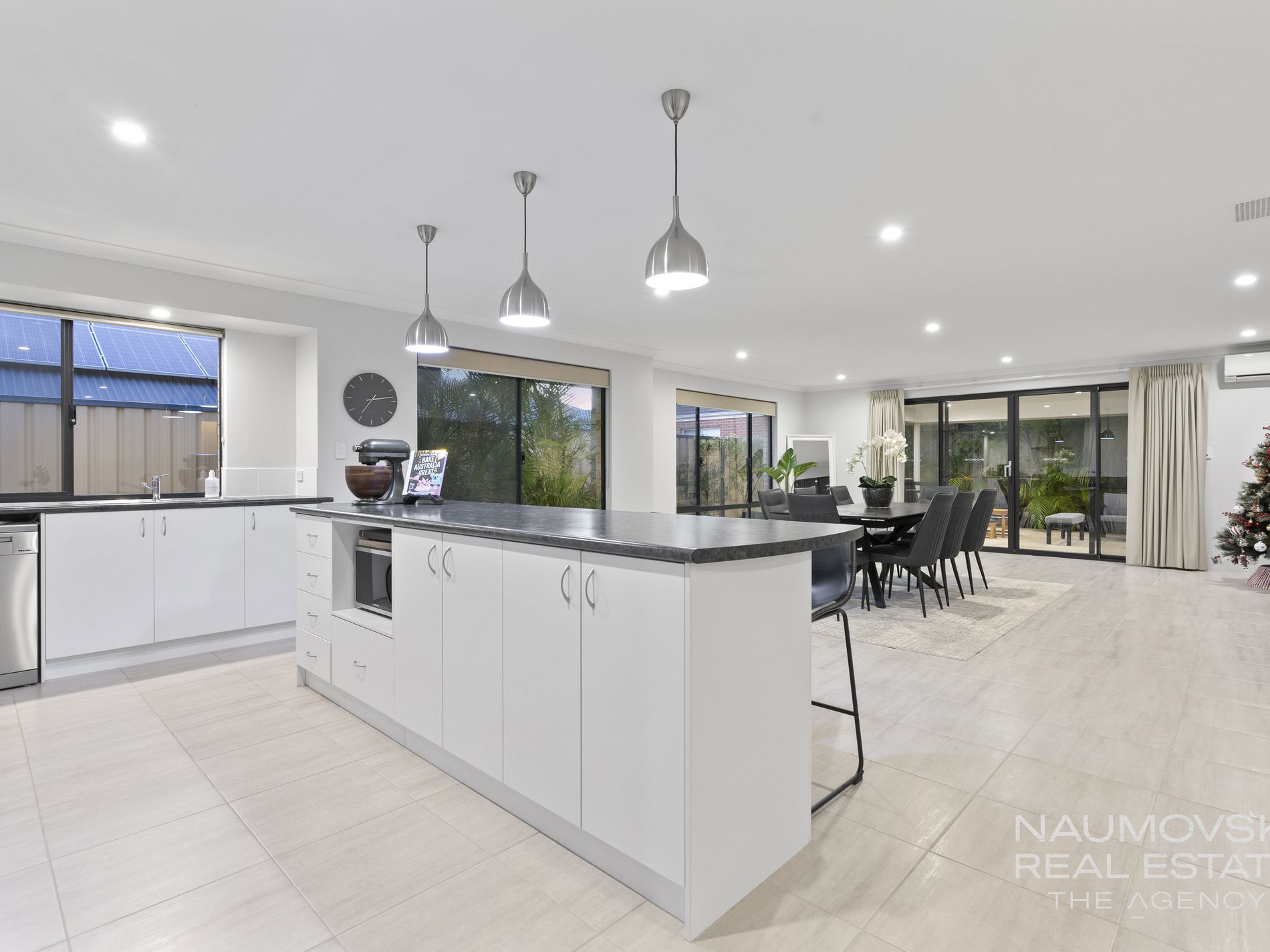 6 Ray Gardiner Vista, Tapping