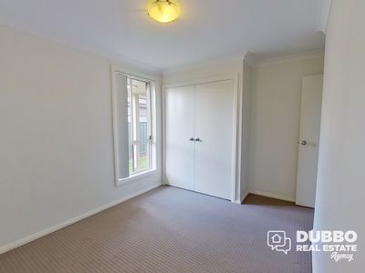 24 Dalbeattie Crescent, Dubbo