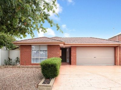 18 Rosewood Place, Craigieburn