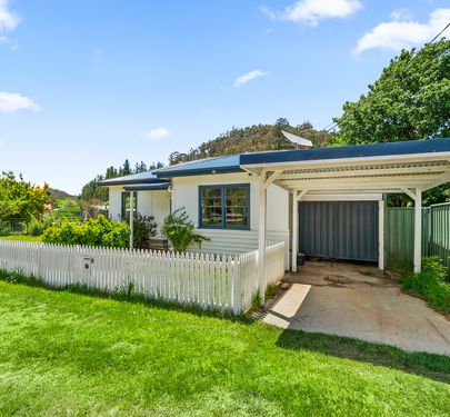 8 Foxlow Street, Captains Flat