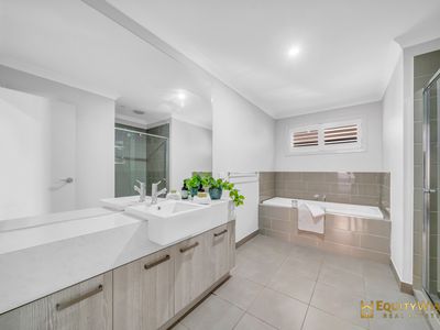 24 Dutch Avenue, Manor Lakes