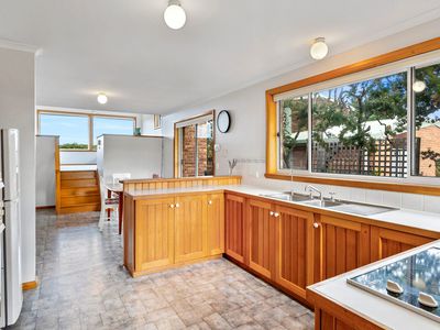 9 Ocean Grove, Carlton