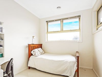 2 / 5 Risdon Drive, Notting Hill
