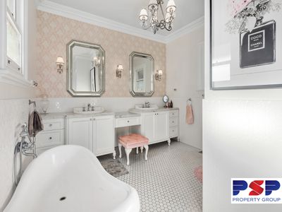 305 WINDERMERE ROAD, Lara