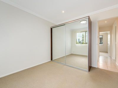 2 / 4 Locke Street, Southport
