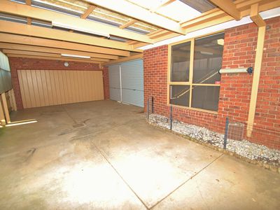 1 Leura Court, Werribee