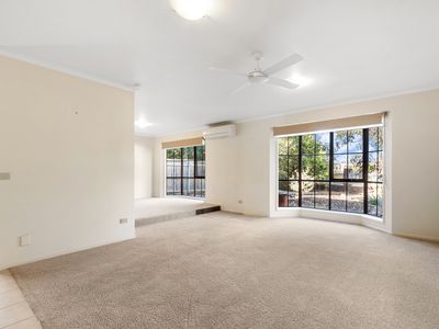 12 Yvette Close, Sale