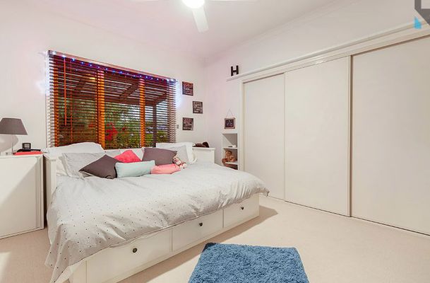 24 The Ridge, Oaklands Junction