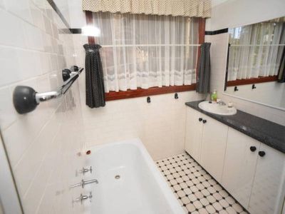 31 Mermaid Avenue, Hawks Nest