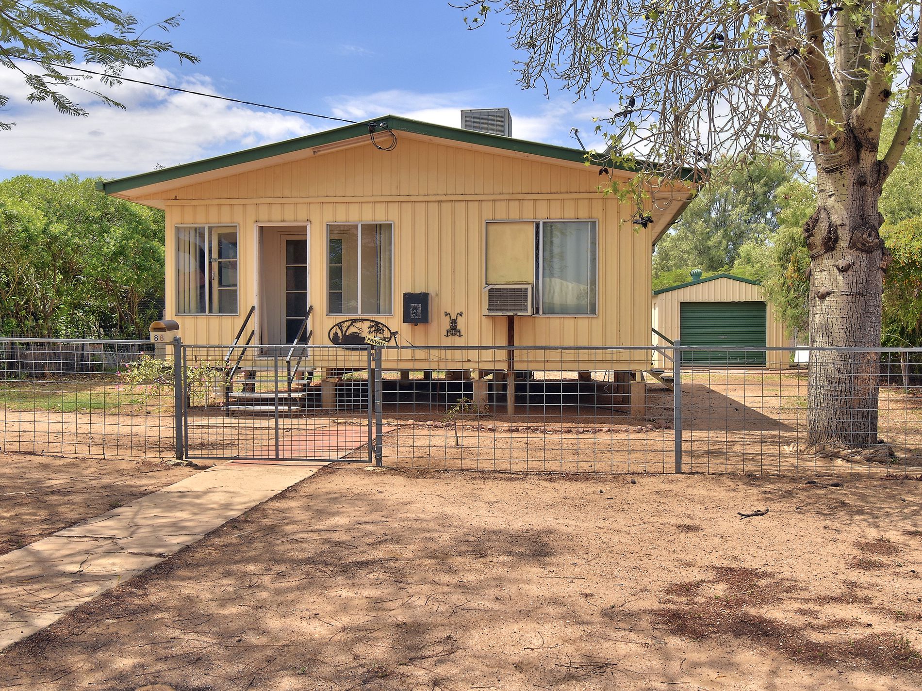 86 Crane Street, Longreach