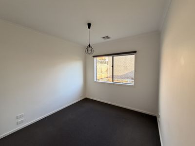 4 / 9 Toyne Avenue, Hamlyn Heights