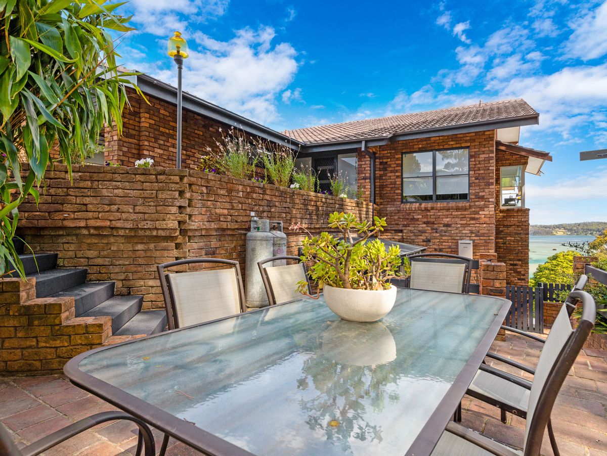 11 Hillcrest Avenue, North Narooma