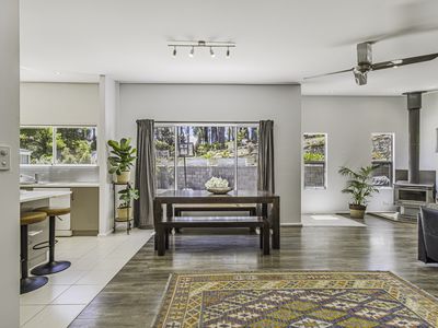 1936 Huon Highway, Grove