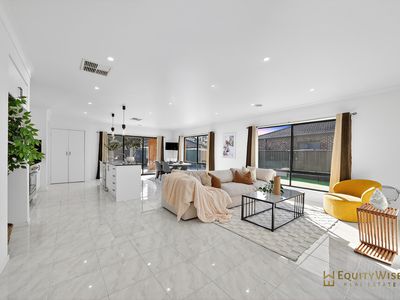15 Brockwell Crescent, Manor Lakes