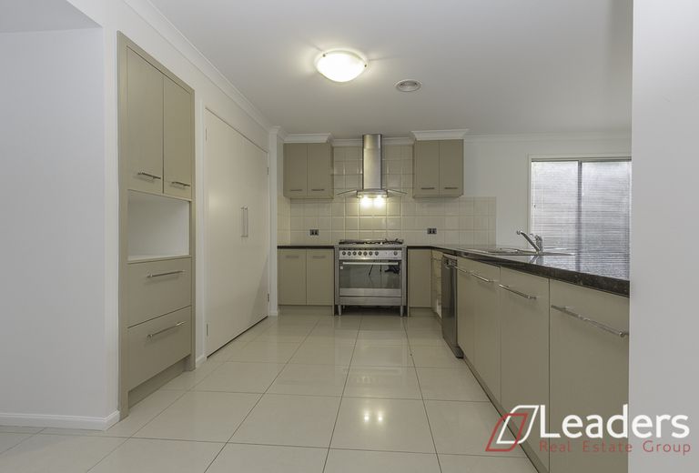 7 Waterstone Cove, Sanctuary Lakes