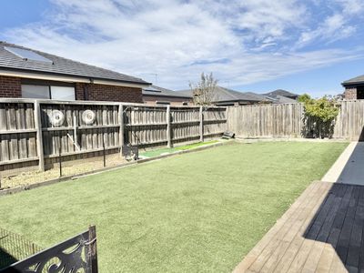 14 Honeycomb Avenue, Manor Lakes
