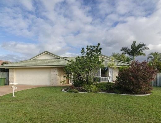 Family home in central location image 1