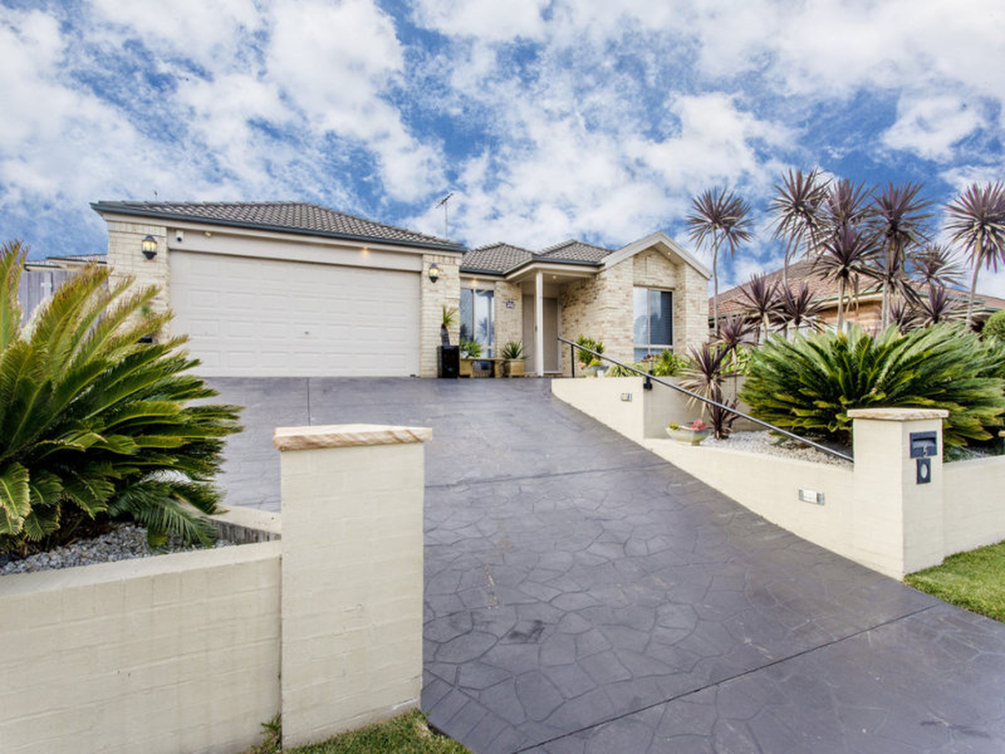 5 Woburn Place, GLENMORE PARK