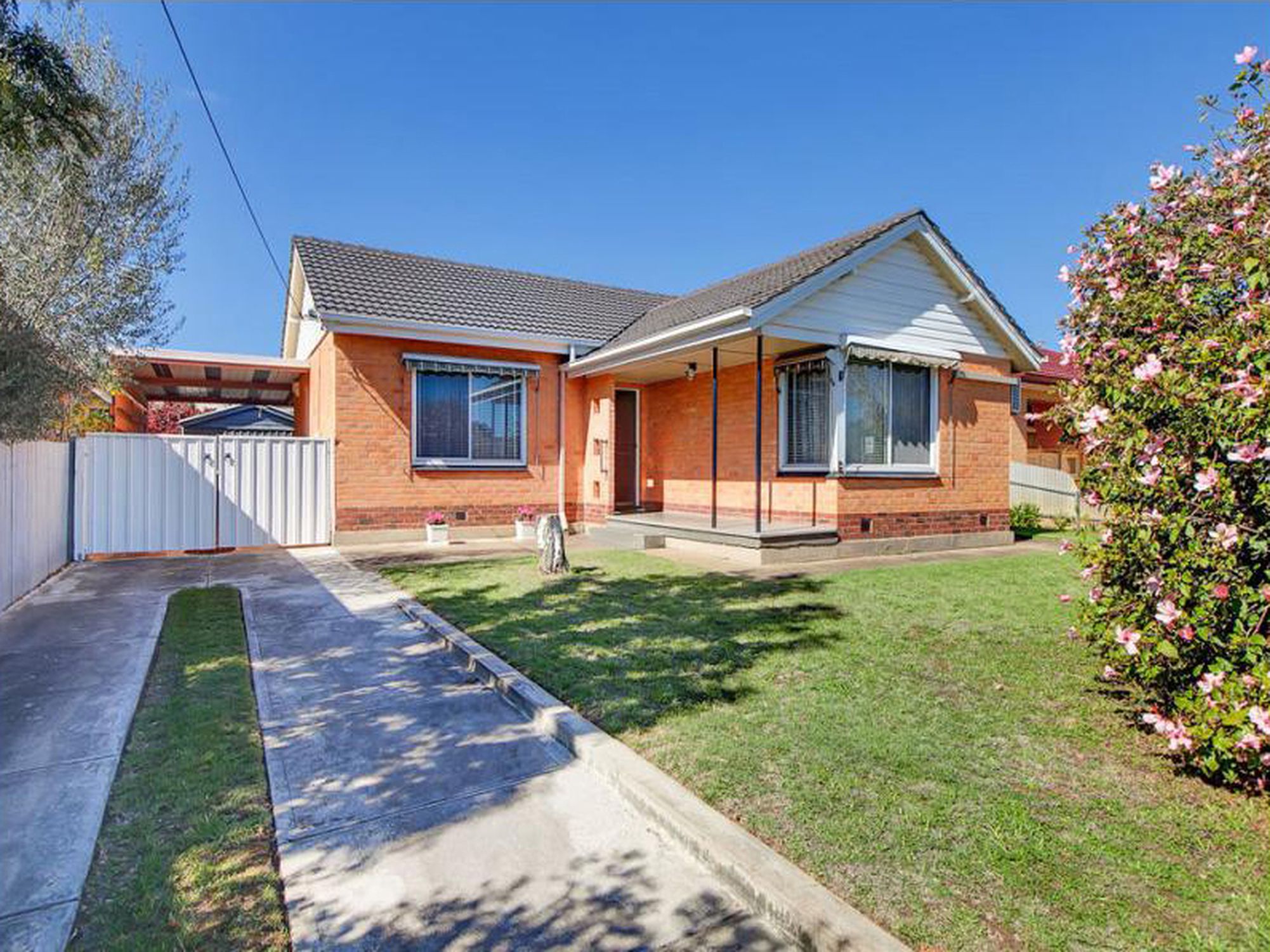 62 Bradley Grove, Mitchell Park