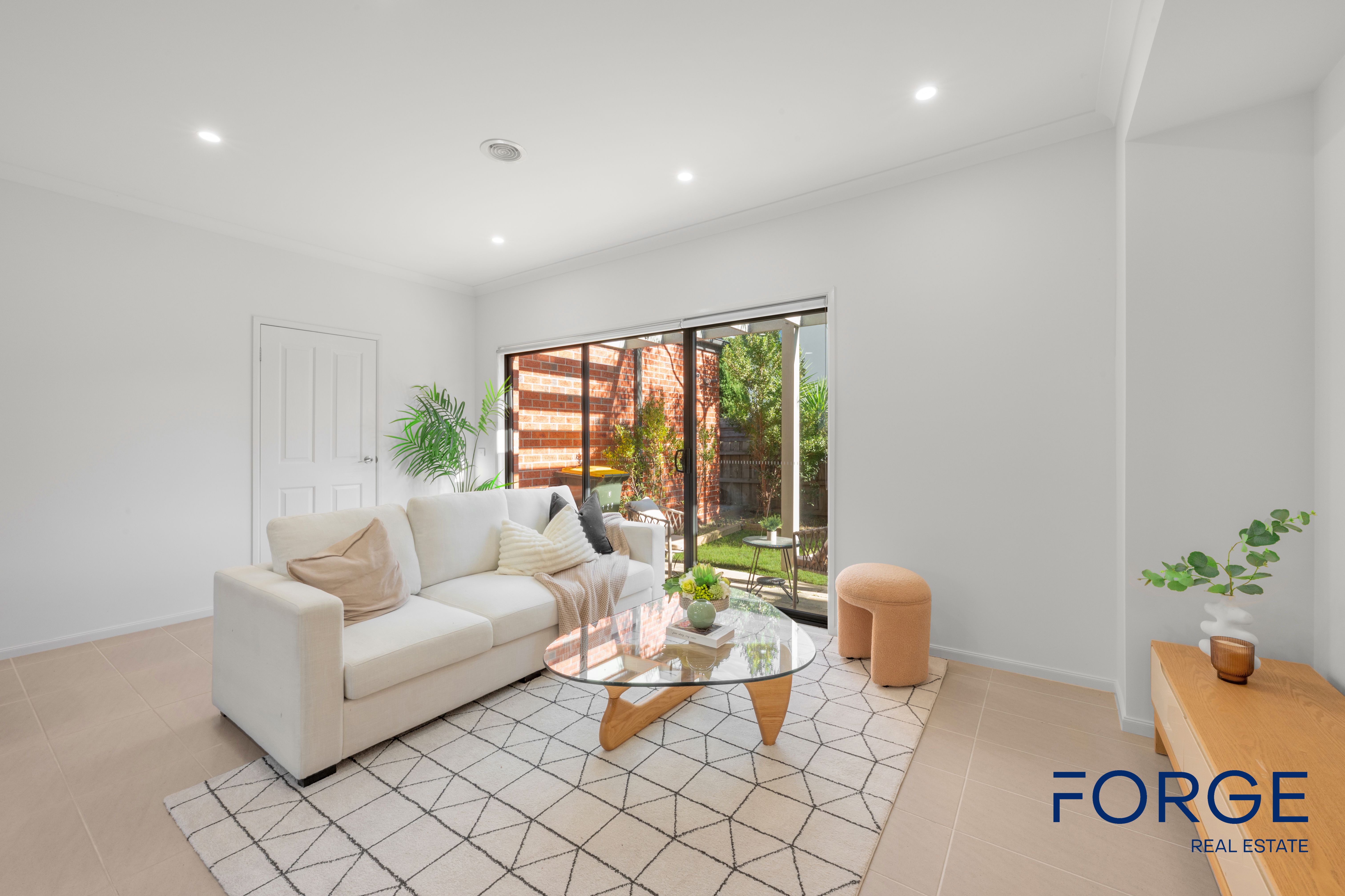 1 / 129 Windella Crescent, GLEN WAVERLEY