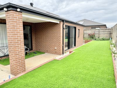 5 Medlar Avenue, Manor Lakes