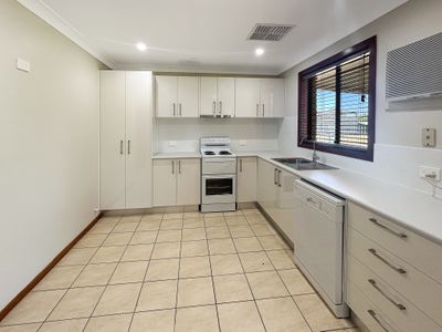 18 Bonner Crescent, Dubbo