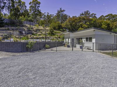 1936 Huon Highway, Grove