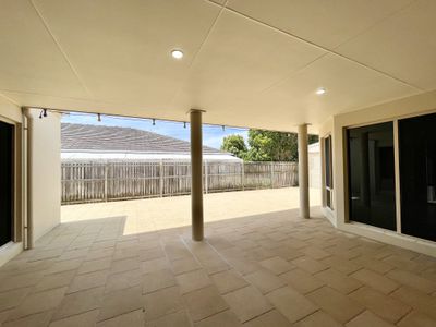 64 Cromdale Circuit, Kawungan