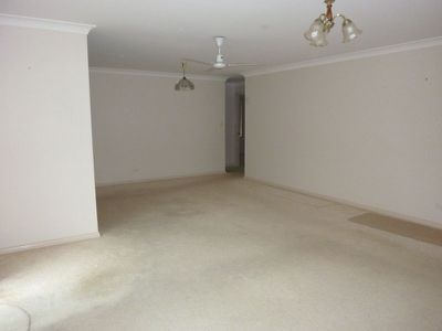 2 / 5 Hesper Drive, Forster