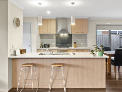 69 Village Green Drive, Leopold