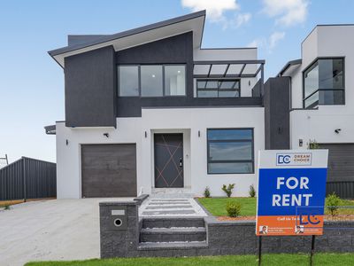 31 Parhelion St., Austral