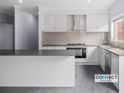 8 Nocturne Avenue, Clyde