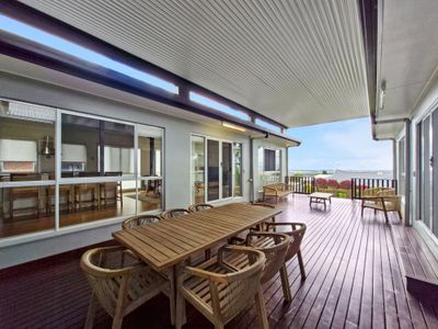 24 Crouch Avenue, Atherton