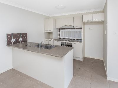2/5 Mayfair Crescent, Kallangur