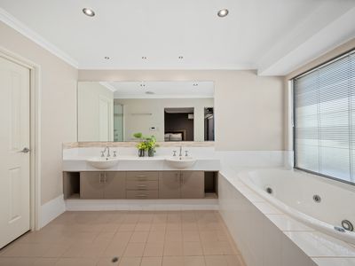 84 Broadway Boulevard, Piara Waters
