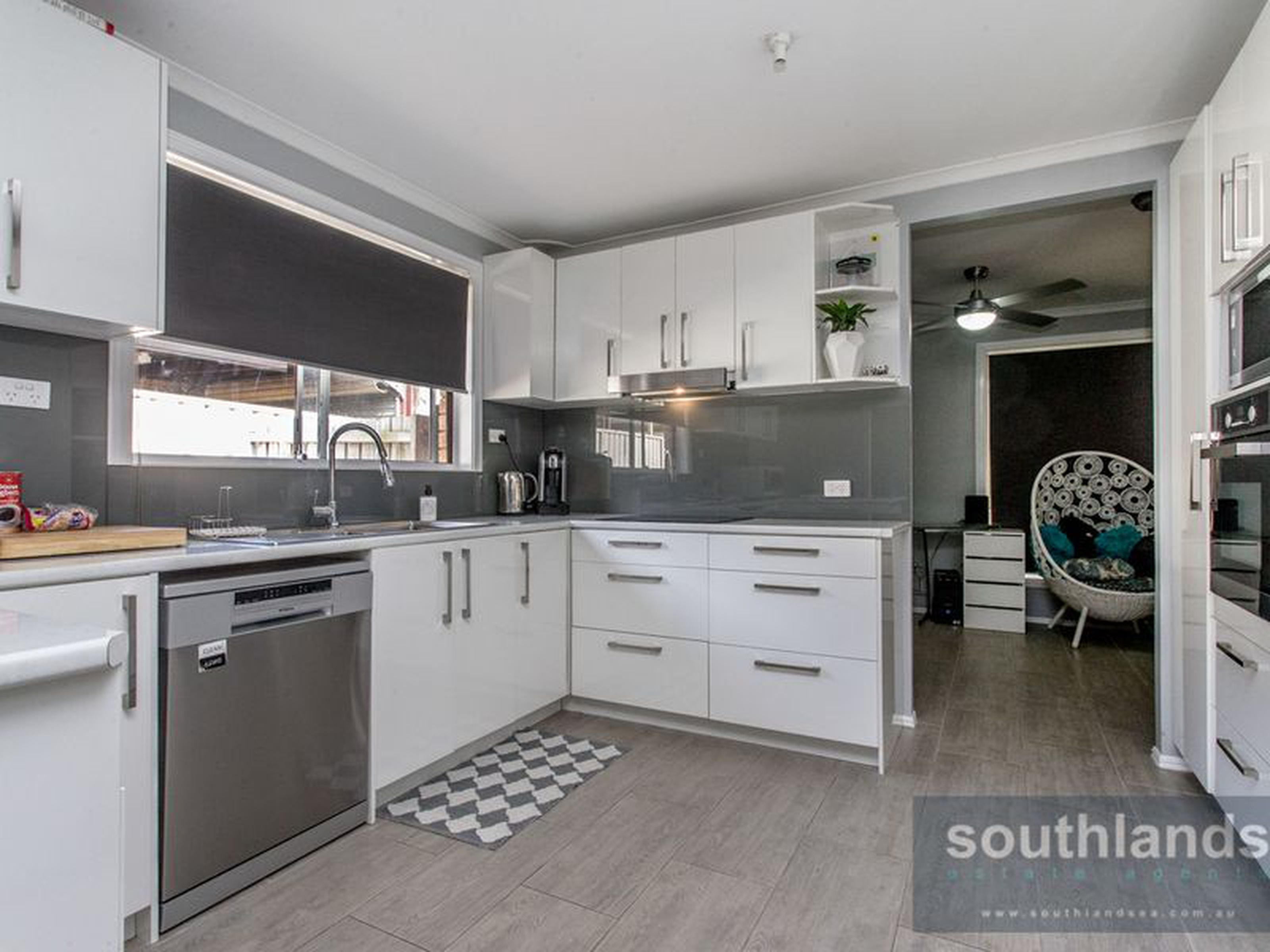16 Dilga Crescent, ERSKINE PARK