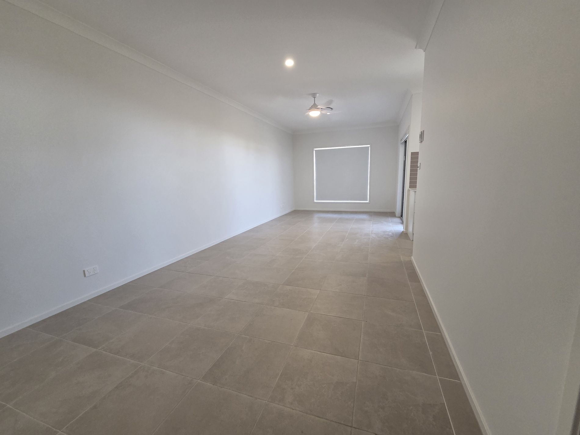 2/243 Settlers Boulevard, Chisholm