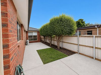 2 / 10 Dixon Avenue, Werribee