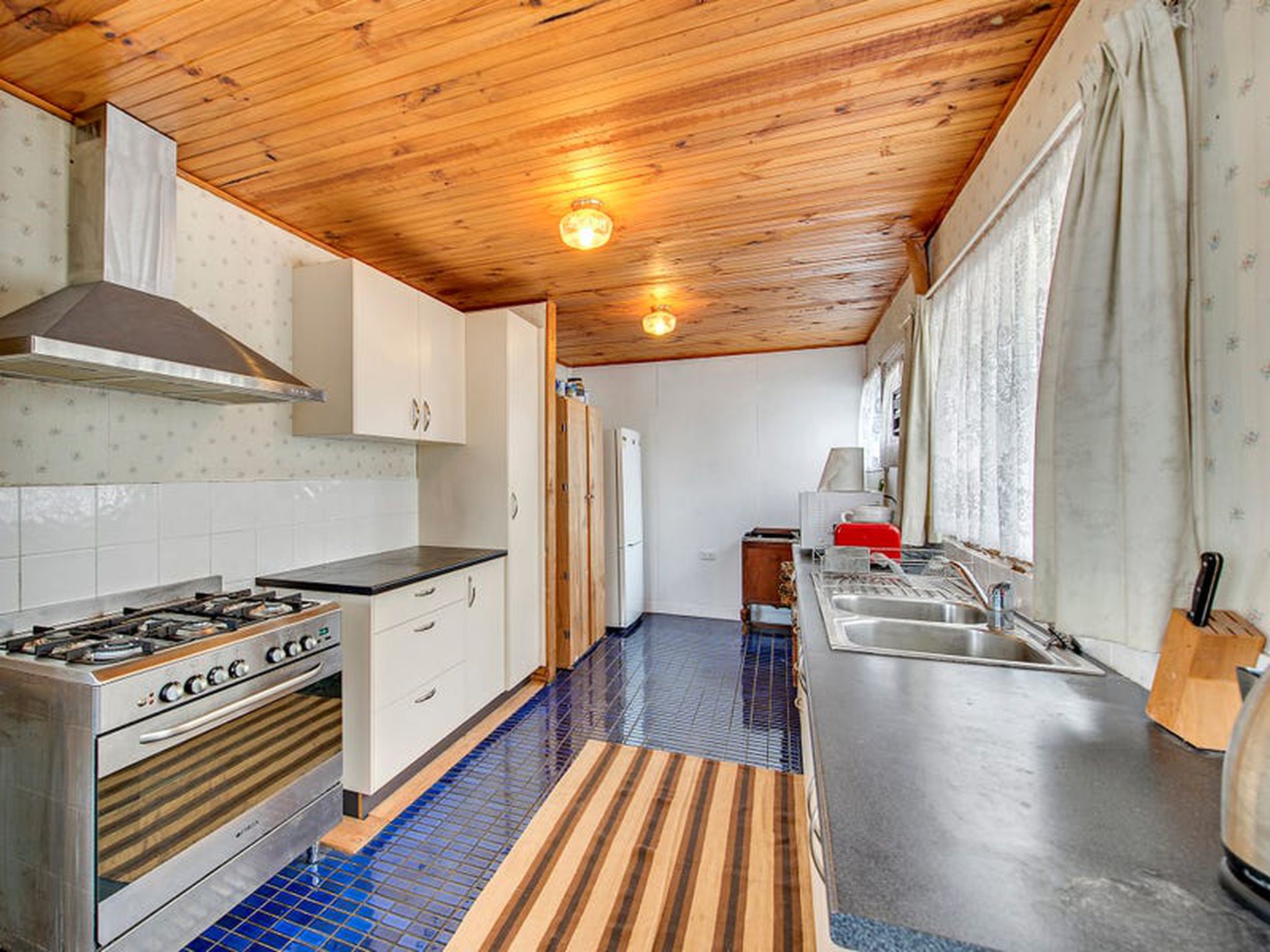 39 Newman Street, Gailes